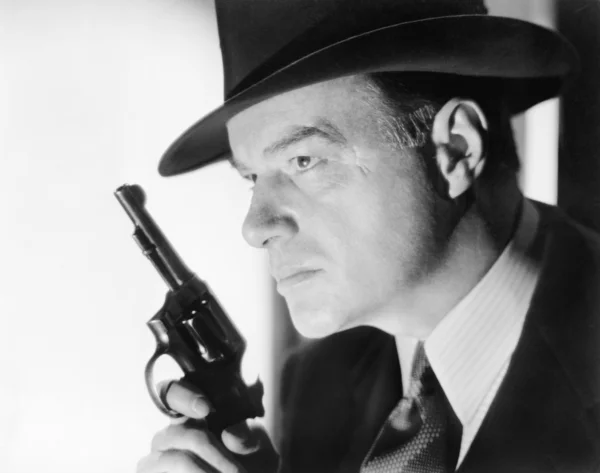 Een man met een hoed en pistool — Stockfoto