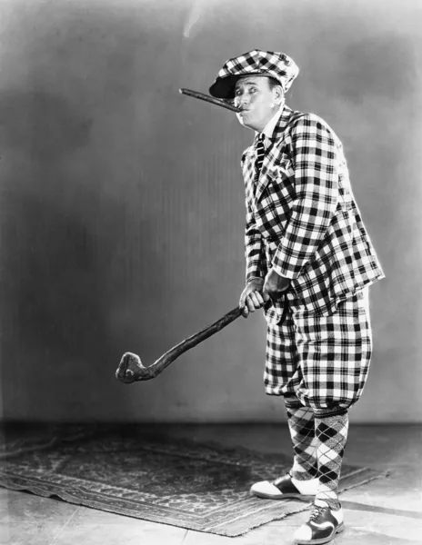 Man in een geruite golf outfit — Stockfoto