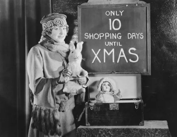 Anxious woman and sign with number of shopping days until Christmas — Stock Photo, Image