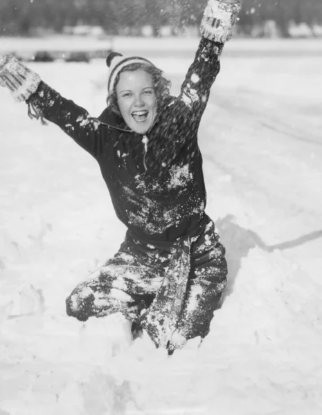 Spielen im Schnee — Stockfoto