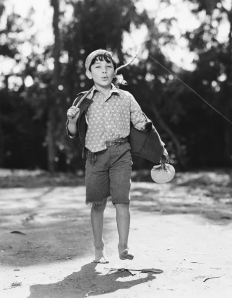 口笛のショート パンツの少年 — ストック写真