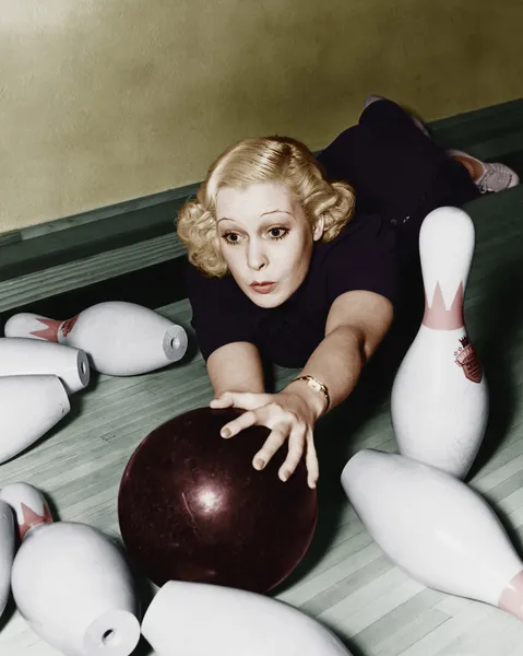 Woman having bowling accident — Stock Photo, Image