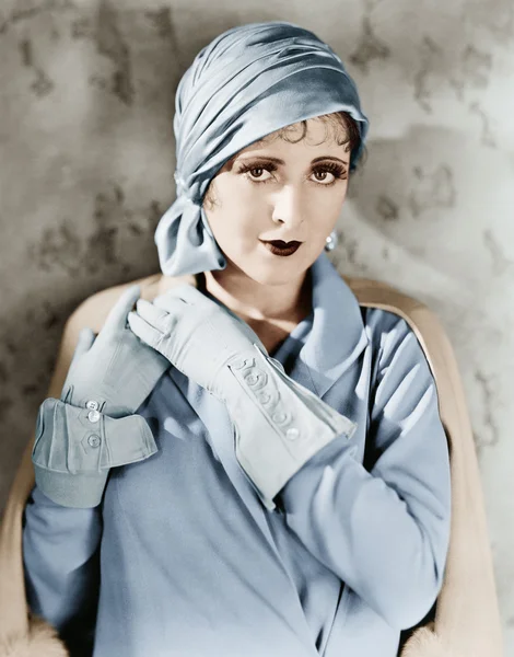 Γυναίκα σε γάντια και καπέλο — Φωτογραφία Αρχείου