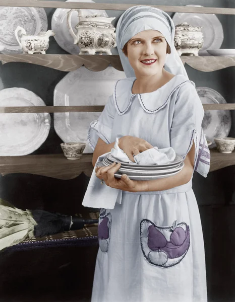 Housekeeper drying plates — Stock Photo, Image