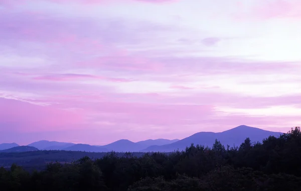 Sonnenuntergang in den weißen Bergen — Stockfoto