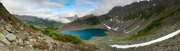 Velké horské jezero — Stock fotografie