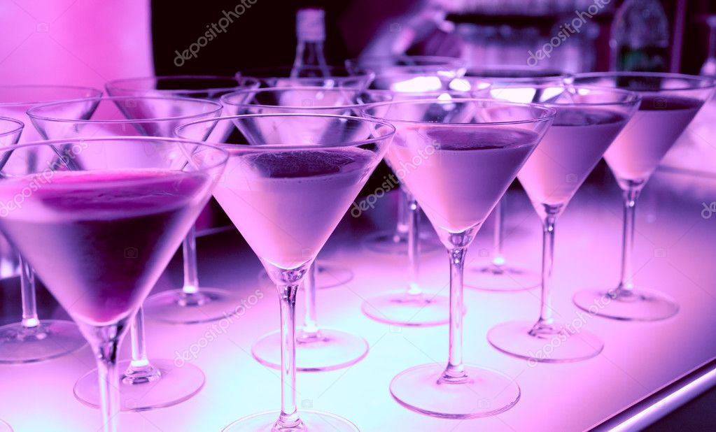 Welcome-Drink in einem Nachtclub - bar Theke — Stockfoto © Serreitor ... Welcome-Drink in einem Nachtclub - bar Theke — Stockfoto © Serreitor ...