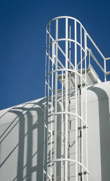 Escalera del tanque de almacenamiento de agua —  Fotos de Stock