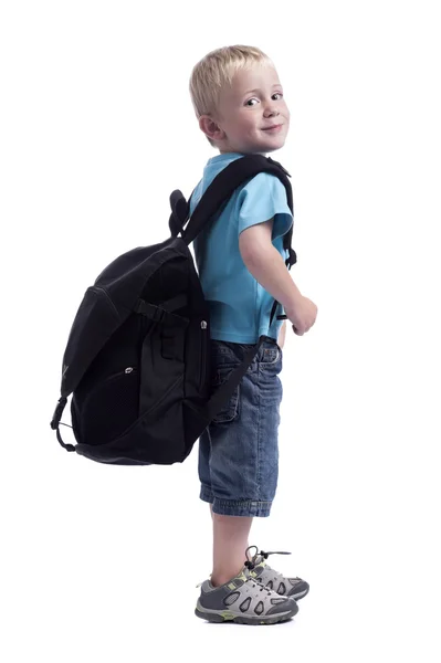 Kleiner Junge mit Rucksack — Stockfoto