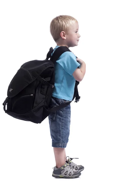 Liten pojke med ryggsäck — Stockfoto