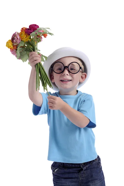 Mors dag: ung pojke med blommor — Stockfoto