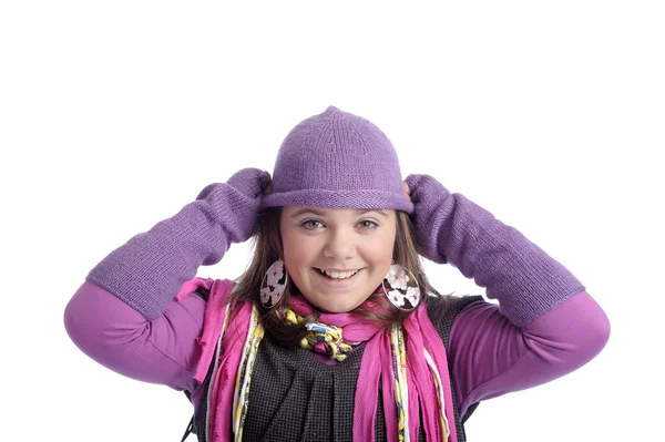 紫红色针织的帽子和手套的女孩 — 图库照片