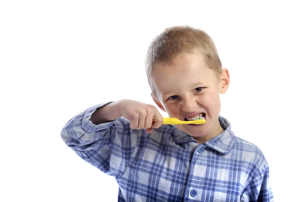 그의 이빨을 청소 하는 어린 소년 — 스톡 사진