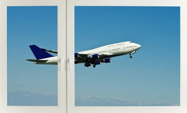 Flugzeug durch das Fenster — Stockfoto
