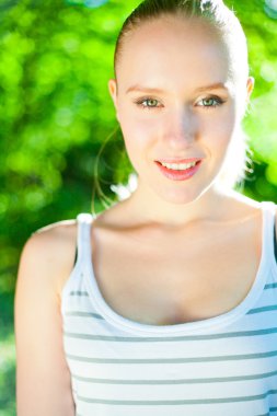 Genç güzel kadın.