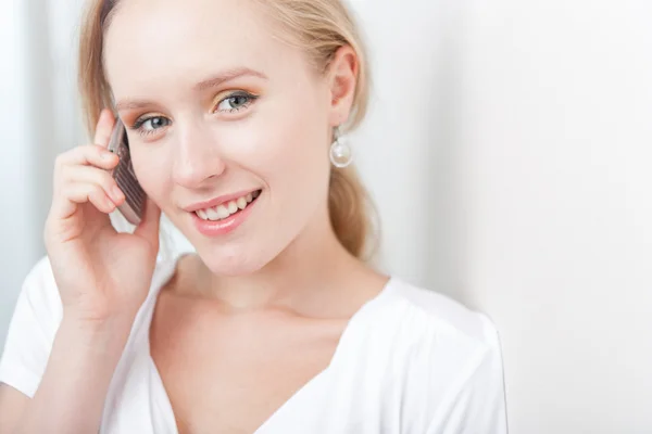 stock image Young woman speaking on a cell phone