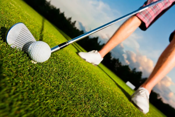 Strzał zbliżenie piłeczki do golfa — Zdjęcie stockowe