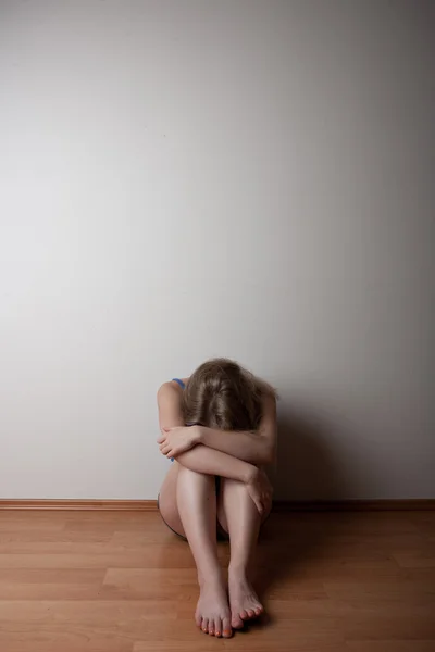 Jeune femme déprimée — Photo
