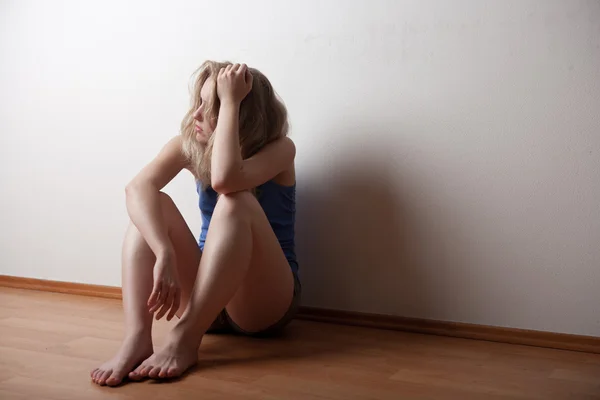 Depressieve jonge vrouw — Stockfoto