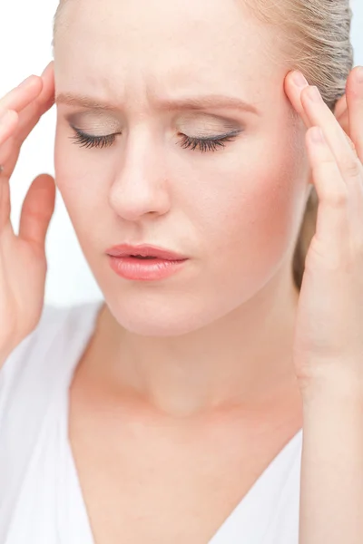 Jonge vrouw met hoofdpijn — Stockfoto
