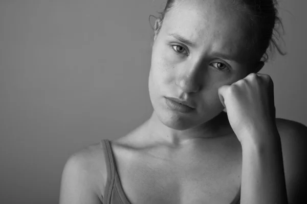 Joven mujer deprimida — Foto de Stock