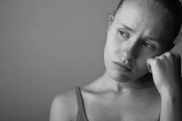 젊은 우울증된 여자 — 스톡 사진
