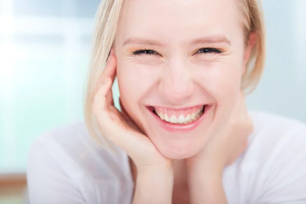 Detailní portrét šťastný atraktivní mladá žena Stock Snímky
