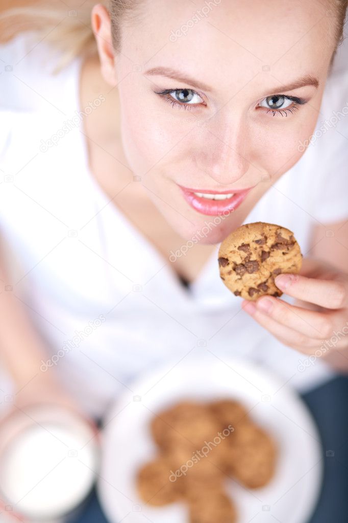 naked-women-with-milk-and-cookies