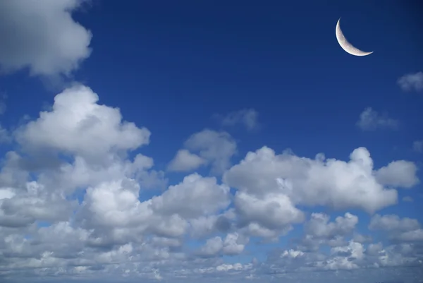 Luna durante el día — Foto de Stock