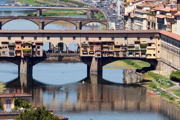 Brücke Ponte Vecchio in Florenz, Italien — Stockfoto