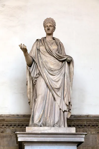 Starověké římské socha vestal Panny — Stock fotografie