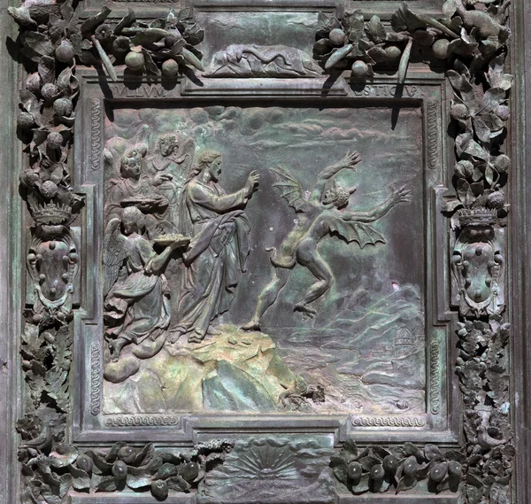 Fragment of the Pisa Cathedral bronze main doors — Stock Photo, Image