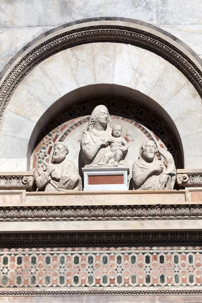 比萨大教堂的装饰的详细信息 — 图库照片