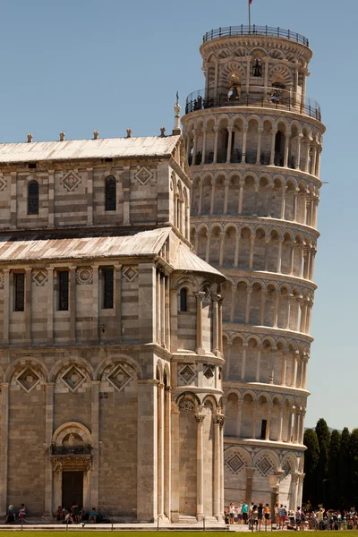 Catedral de Pisa y la Torre Inclinada — Foto de Stock