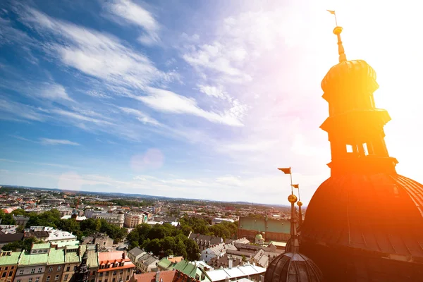 Utsikt över gamla stan i Krakow från Vårfrukyrkan antas till himlen (Mariakyrkan), Polen. — Stockfoto