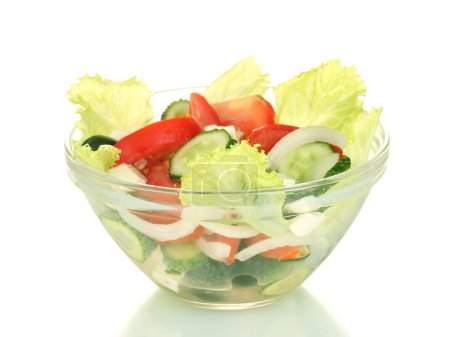 savoureuse salade grecque isolée sur blanc 